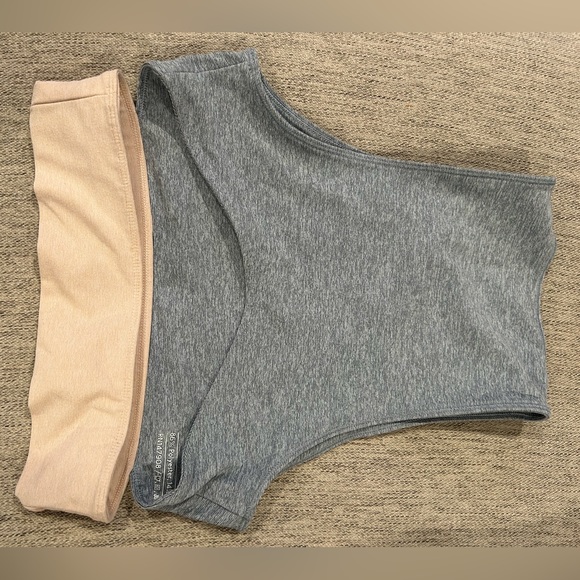 Tri-Tone Slashback Crop Top
Dove/Lake/Rose Quartz / XS - Picture 3 of 3